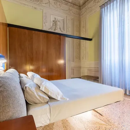 Yemaluxury Lucca